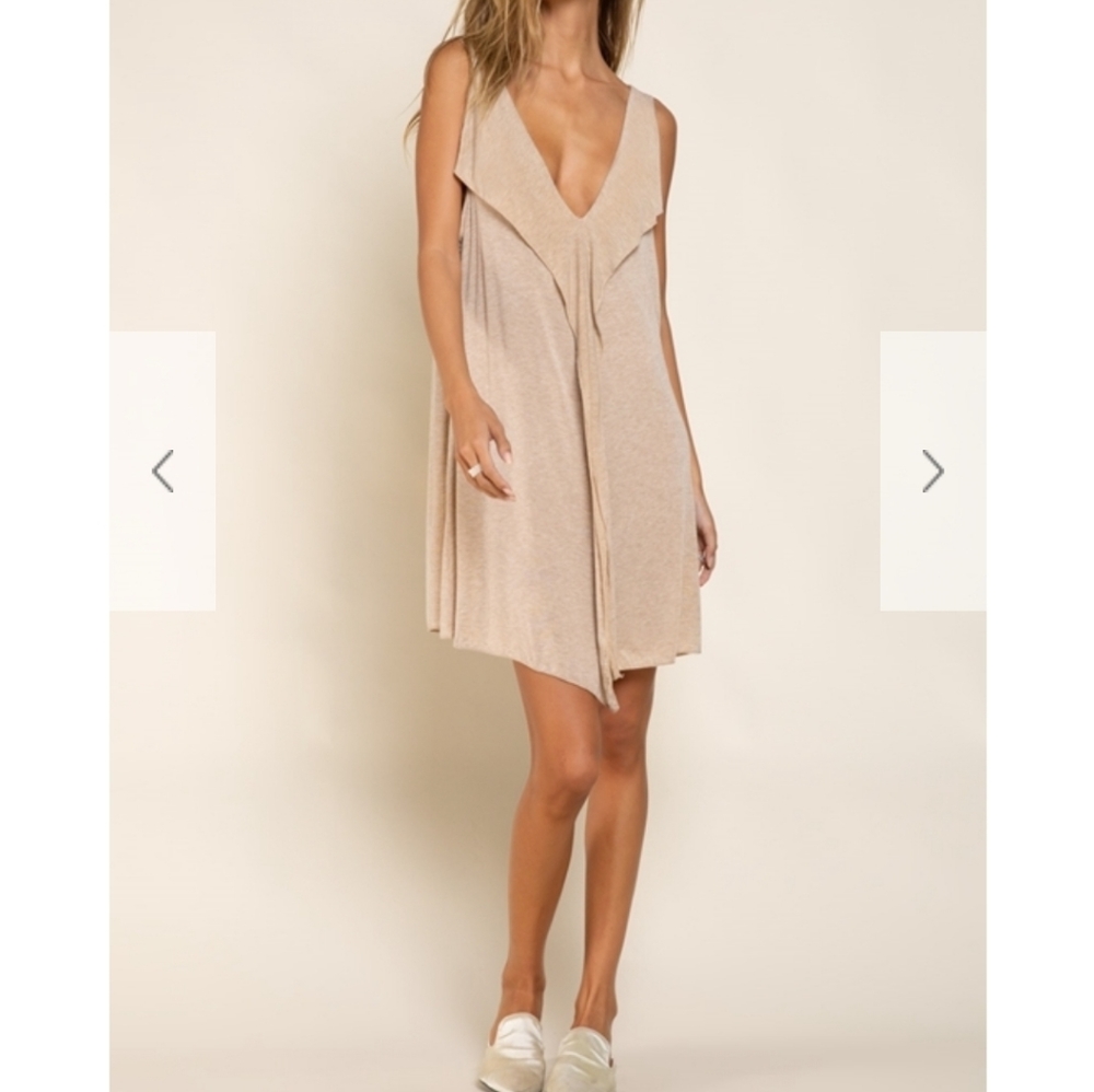 🆕️ Ruffle V-neck Tunic - Picture 2 of 12